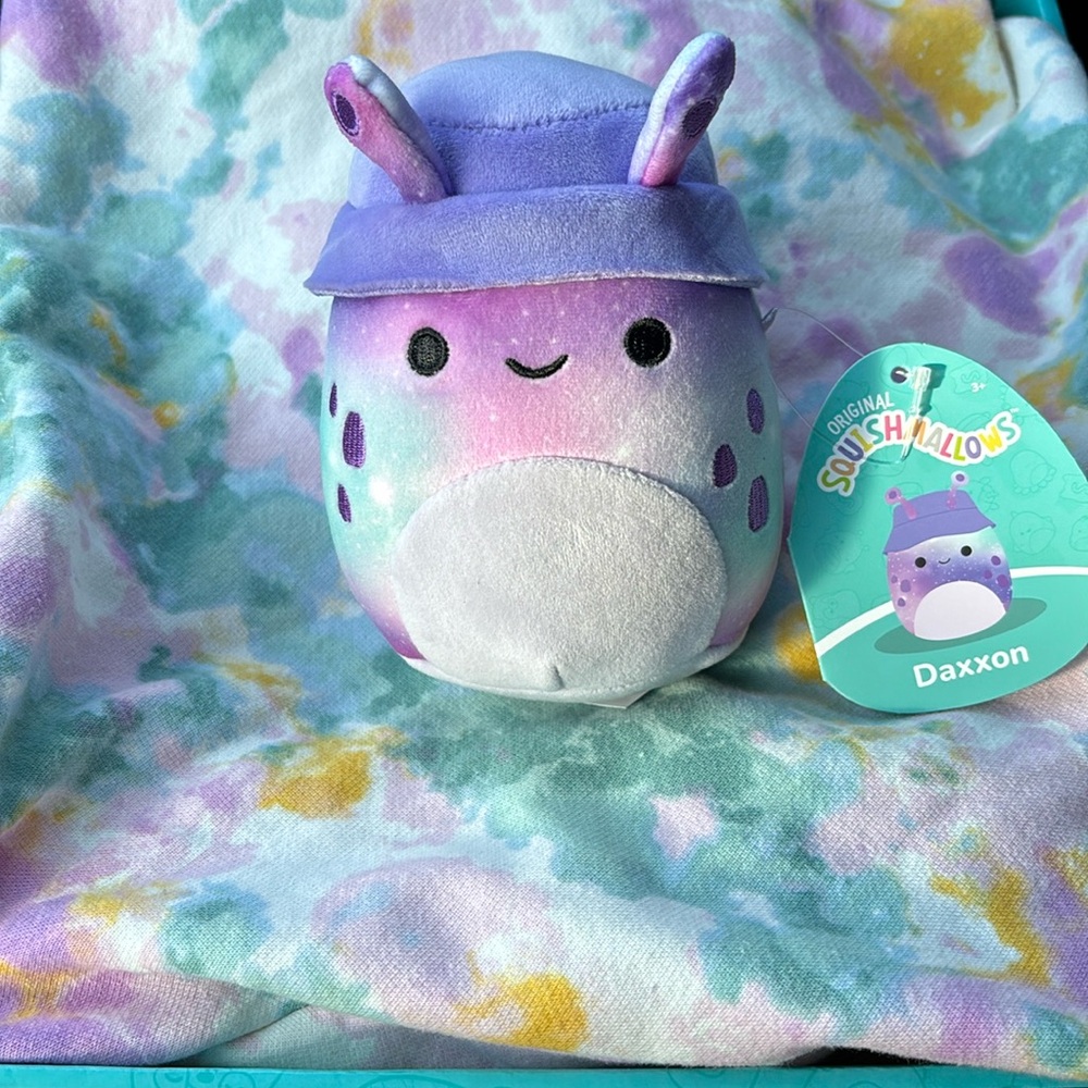 NWT 5” Daxxon the alien with bucket hat